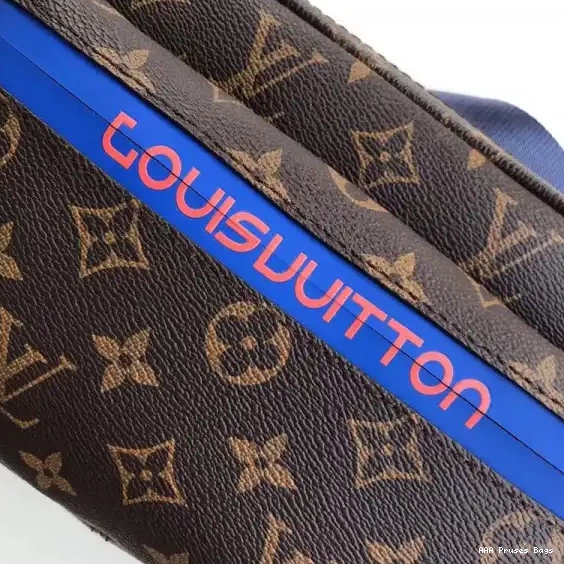 AAA Replica Ru Vuitton Louis Messenger 0624